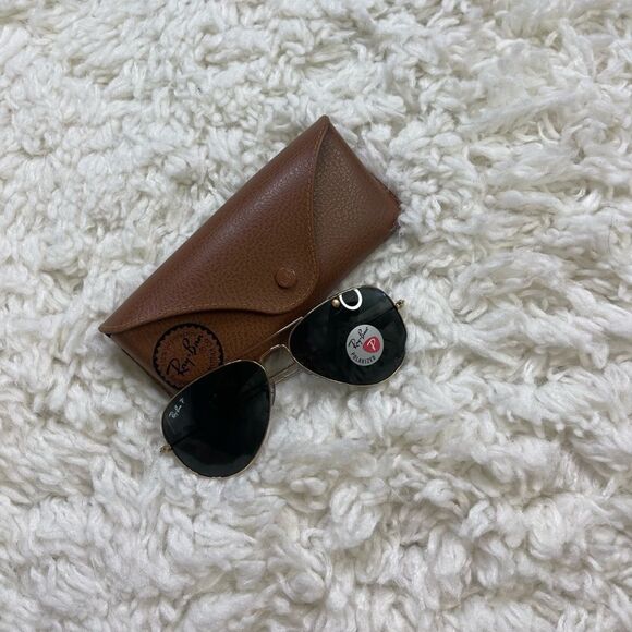 Ray Ban Classic Aviator Black & Gold Sunglasses - Picture 3 of 9